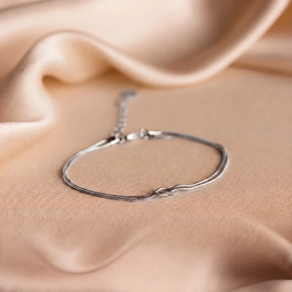 Pulsera Nudo Eterno: un regalo significativo para parejas, mejores amigos y familiares.